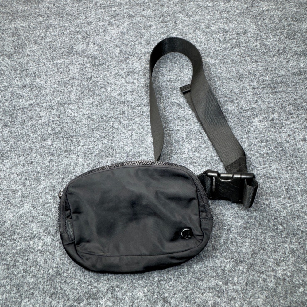 Lululemon Everywhere Belt Bag Mens Womens OS Black 1L Crossbody Gorpcore Active